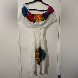 NWOT- Artesanal White Mexican campesina style